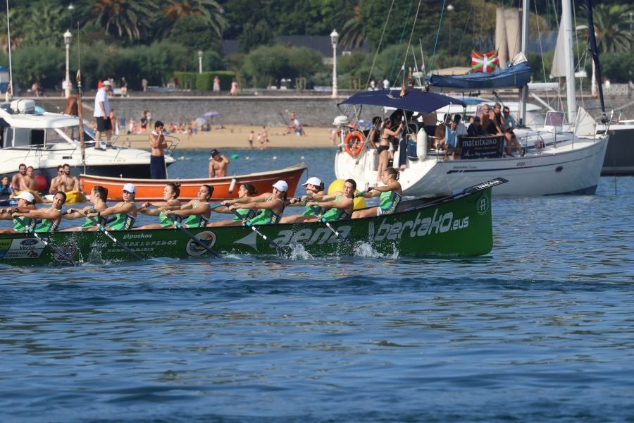 Exhibición de Arraun Lagunak en la Bandera de La Concha