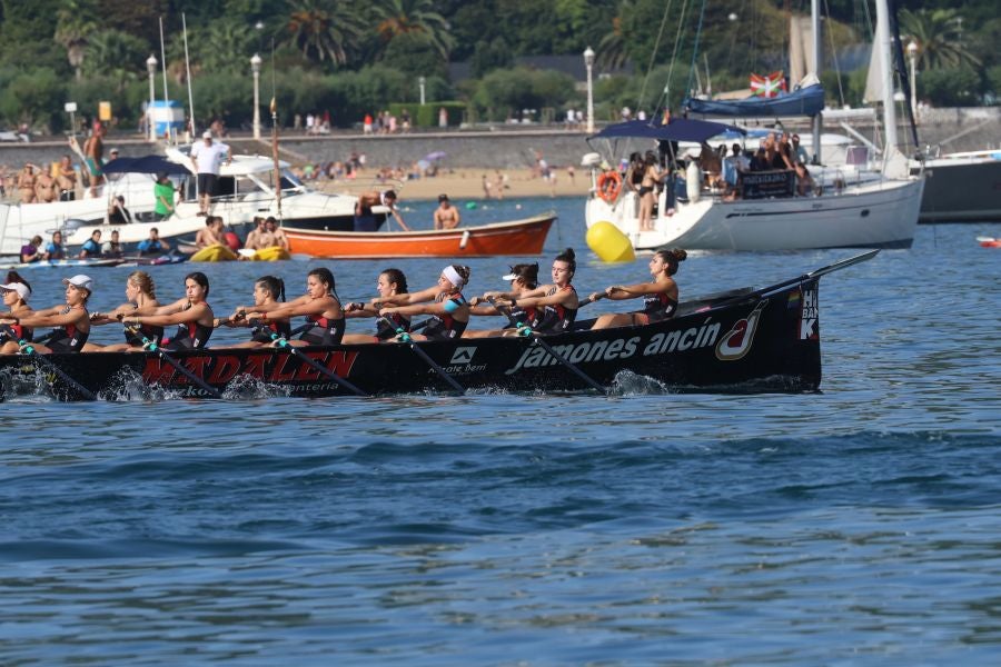 Exhibición de Arraun Lagunak en la Bandera de La Concha