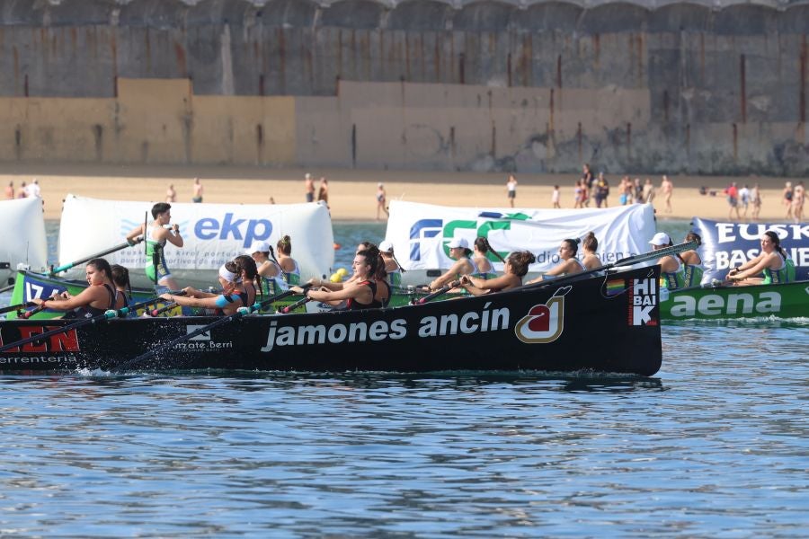 Exhibición de Arraun Lagunak en la Bandera de La Concha