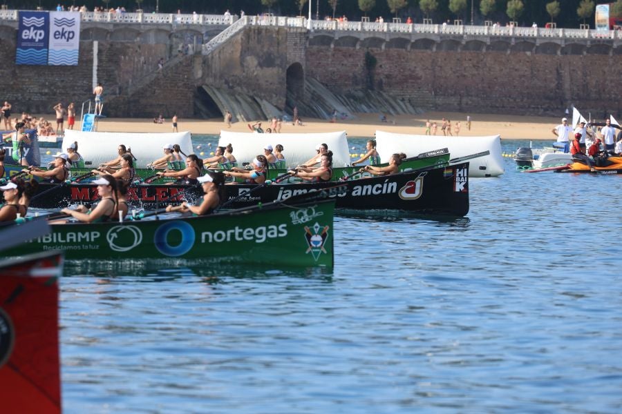 Exhibición de Arraun Lagunak en la Bandera de La Concha
