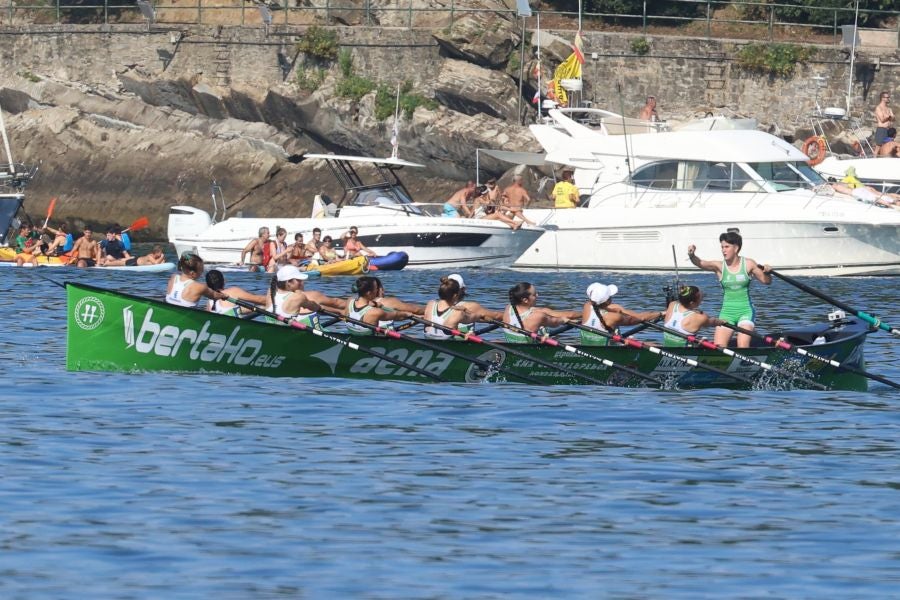 Exhibición de Arraun Lagunak en la Bandera de La Concha