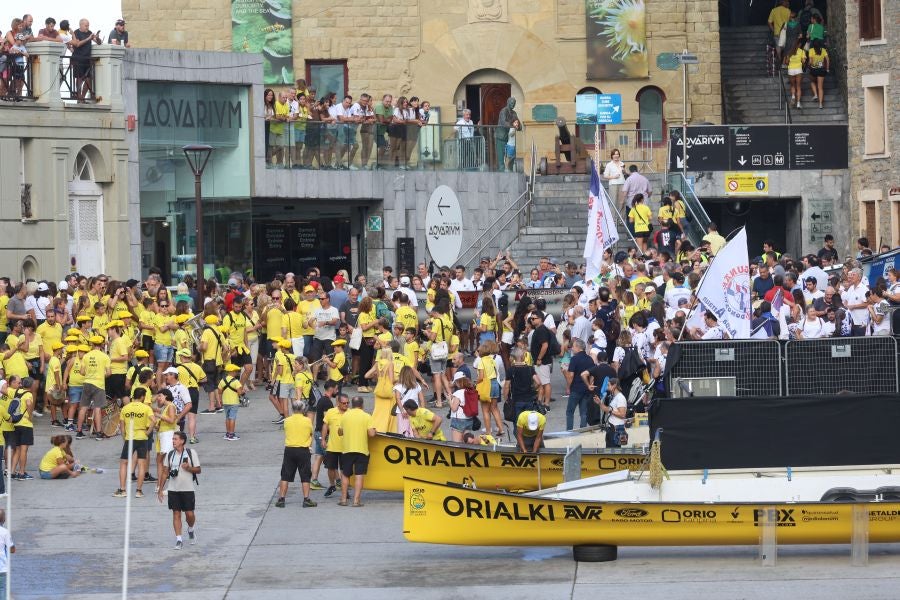 Exhibición de Arraun Lagunak en la Bandera de La Concha