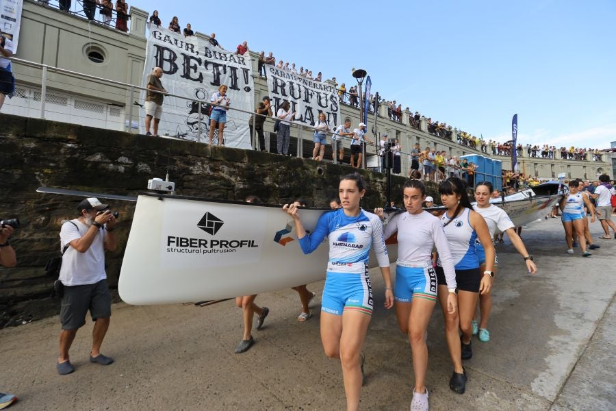 Exhibición de Arraun Lagunak en la Bandera de La Concha