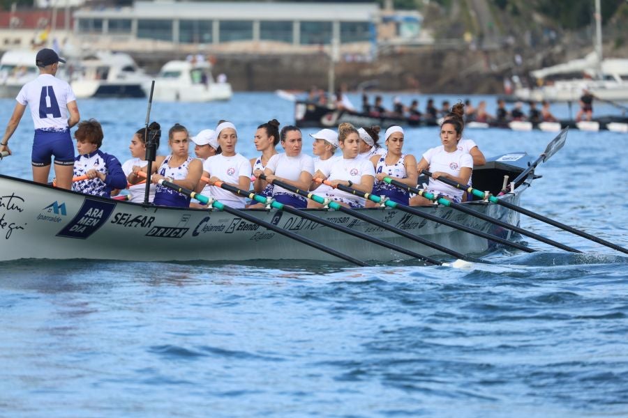 Exhibición de Arraun Lagunak en la Bandera de La Concha