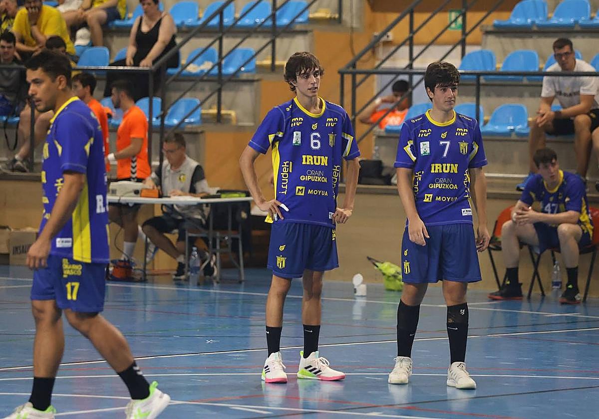 El Bidasoa Irun entra en el selecto club de los que puntúan contra el Barça