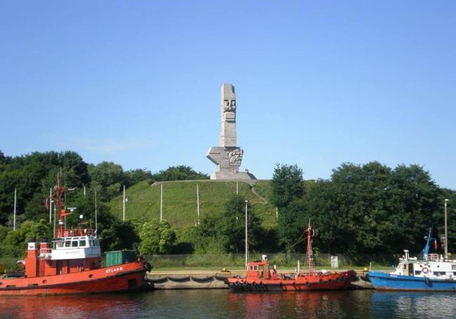 Monumento en honor del ejército polaco en la península de Westerplatte de Gdansk, donde comenzó la Segunda Guerra Mundial.