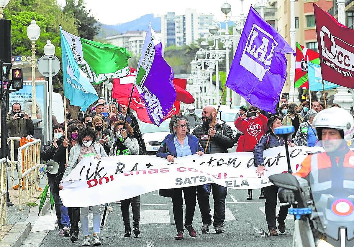 Protesta sindical en Donostia por la sanida pública vasca.