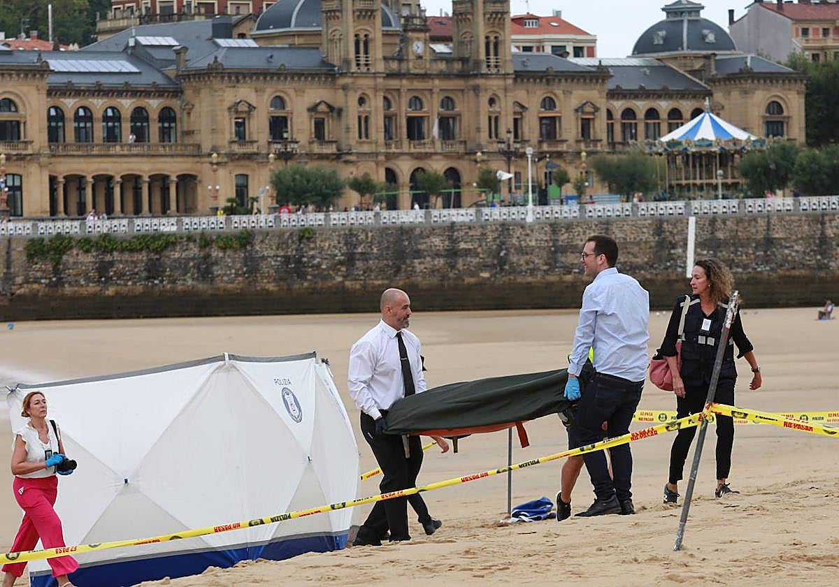 El cuerpo ha sido trasladado pasadas las diez y media.