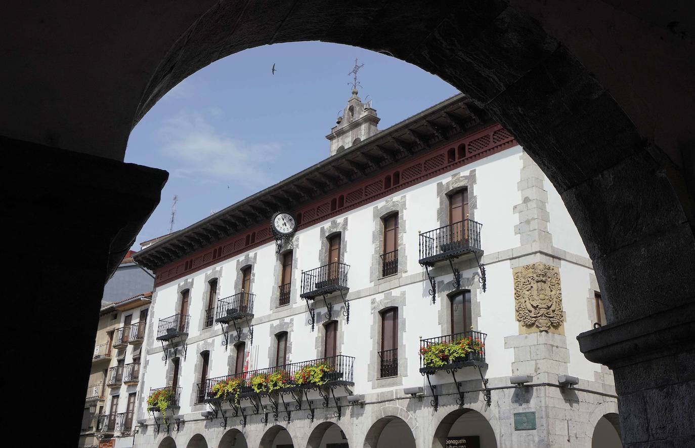 Asteartean 15:00etan bost minutuz udaletxeko kanpaiak joko dituzte, gerra bizi izan zutenen oroimenez