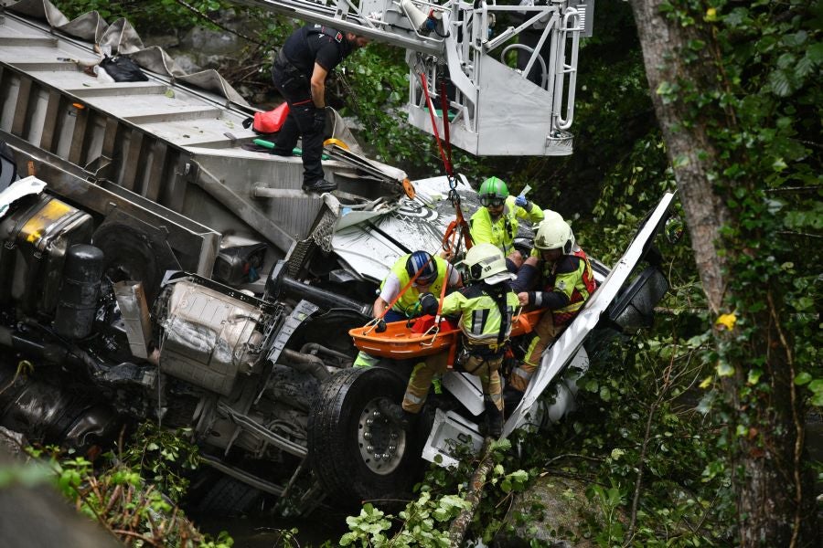 Rescate de un camionero en Urretxu