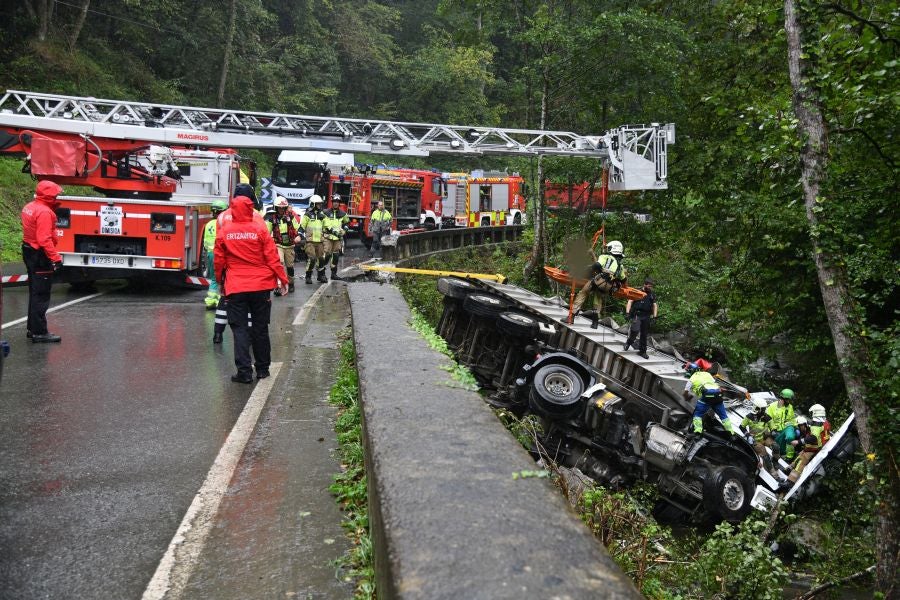 Rescate de un camionero en Urretxu