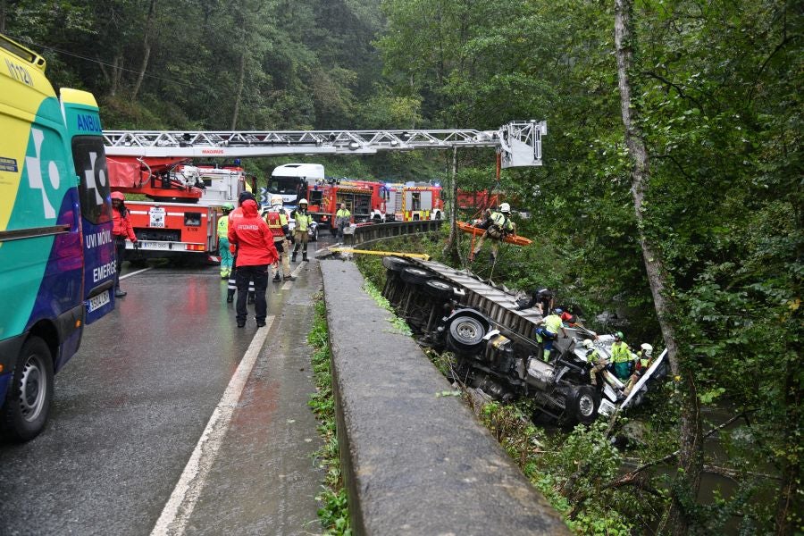 Rescate de un camionero en Urretxu