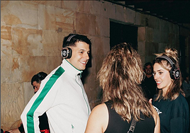 Pello Reparaz, taldeko abeslaria, igande honetan Arbizun eskainitako aurrerapenean.