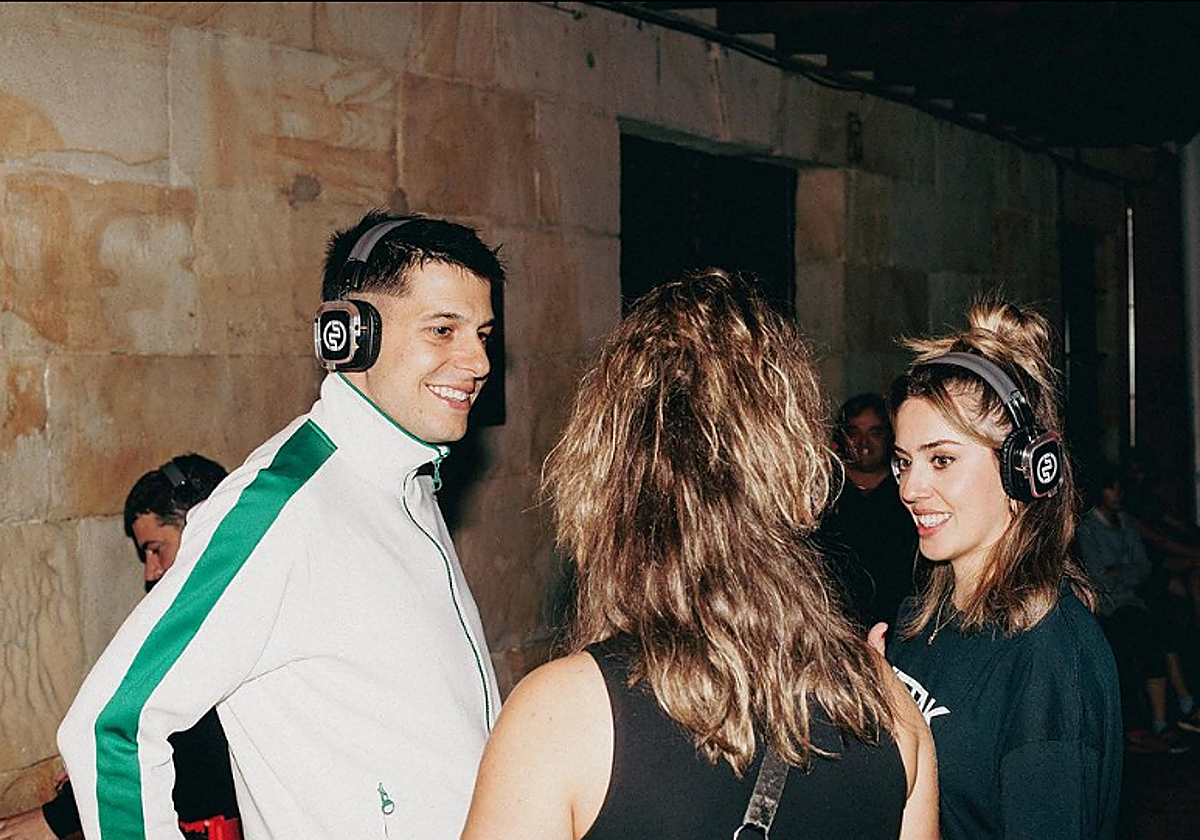 Pello Reparaz, taldeko abeslaria, igande honetan Arbizun eskainitako aurrerapenean.