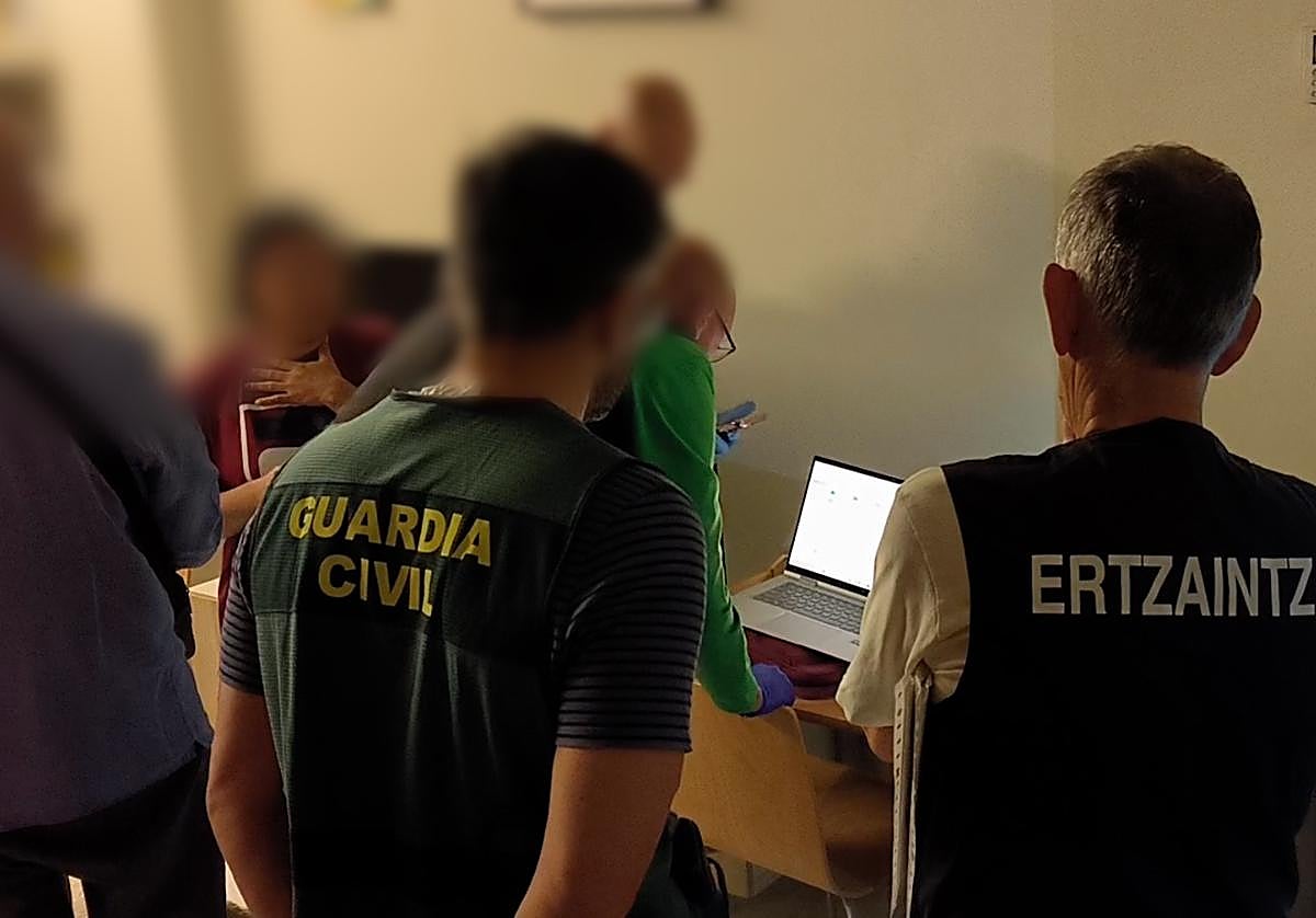 Registro realizado en el marco de la operación contra el grupo que estafaba a empresas.