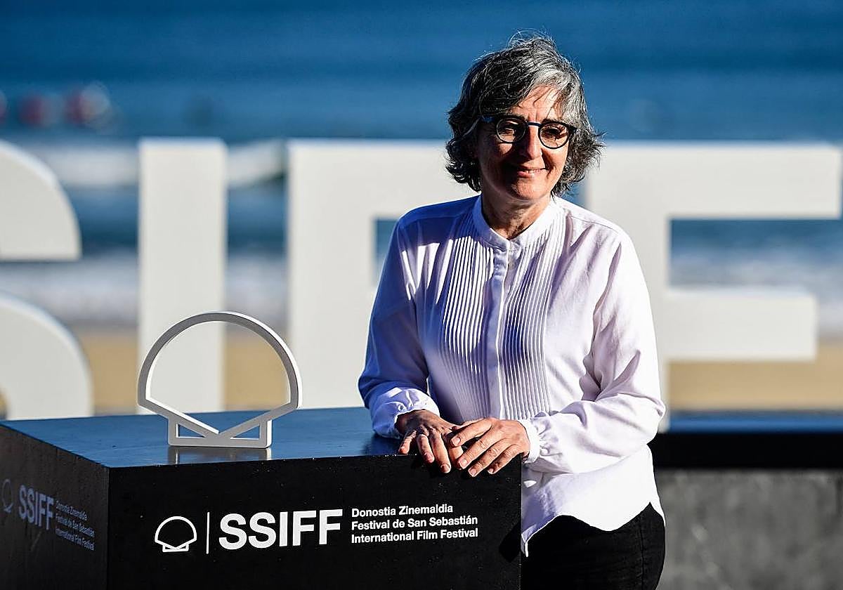 Isabel Herguera posa en el photocall del Festival de San Sebastián.