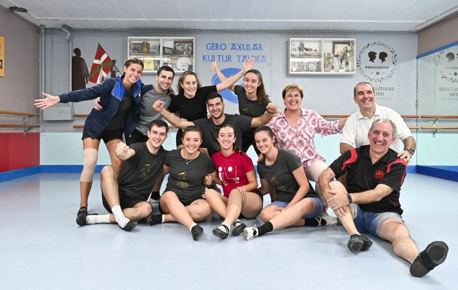 Los dantzaris de Gero Axular, listos para su aventura