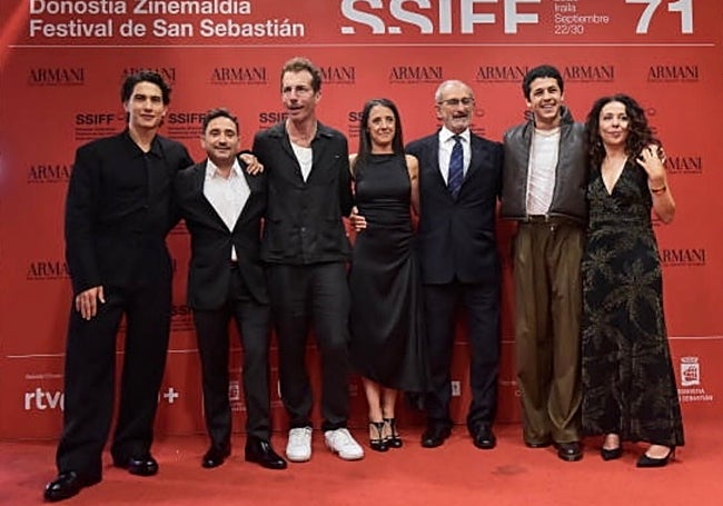 El elenco de la película 'La sociedad de la nieve'