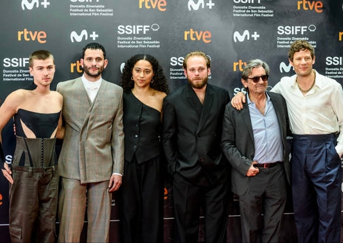 Imagen secundaria 1 - Stéphanie Di Giusto, Nadia Tereszkiewicz, el reparto de la película 'Ex-husbands' e Isabel Herguera 