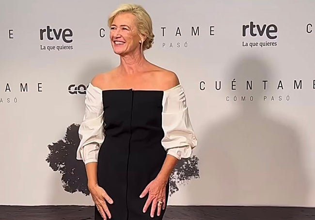 Ana Duato posando con su vestido