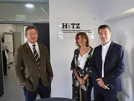 Bingen Zupiria, Eva Ferreira eta Eneko Agirre, hitzarmen aurkezpenaren aurretik.