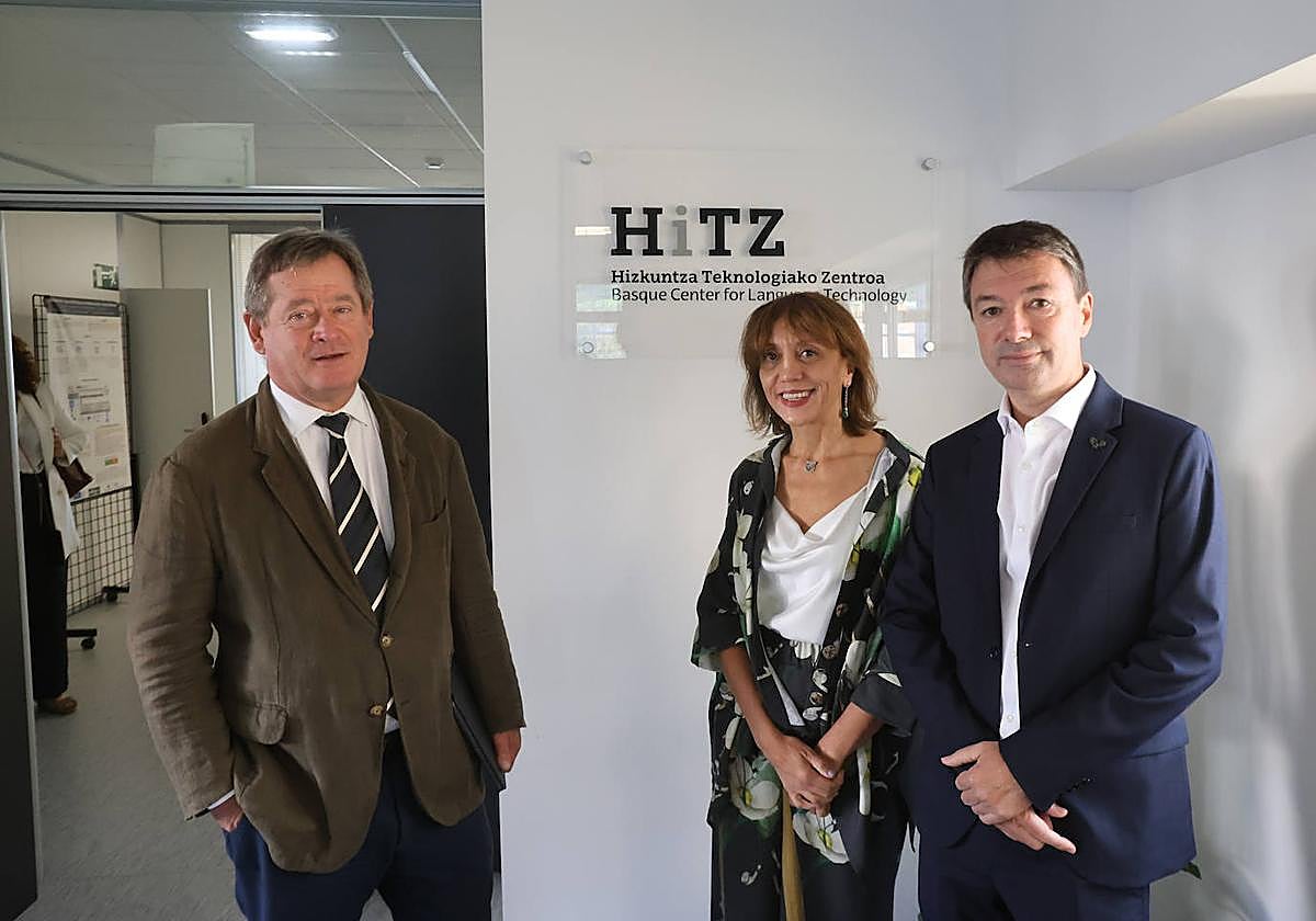 Bingen Zupiria, Eva Ferreira eta Eneko Agirre, hitzarmen aurkezpenaren aurretik.