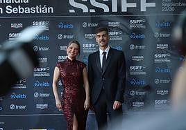 Los intérpretes y presentadores de la gala, Aitziber Garmendia y Jon Plazaola.