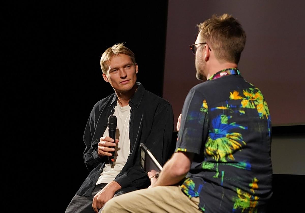 Simon van der Zande discurre sobre su 'Merci par votre patience!'.