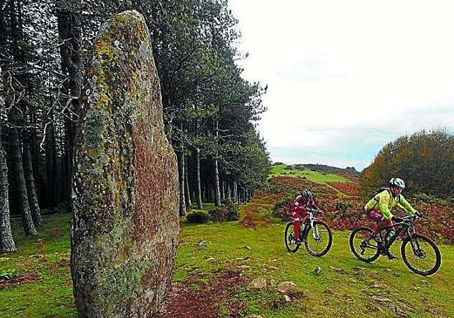El menhir de Arribiribilleta, en Elgoibar