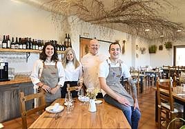 Iker Uranga y su equipo de Zirta Jatetxea de Larraul