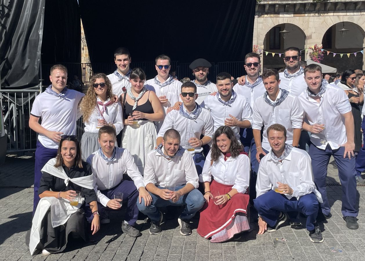 Las cuadrillas y familias viven un animado Herri Eguna