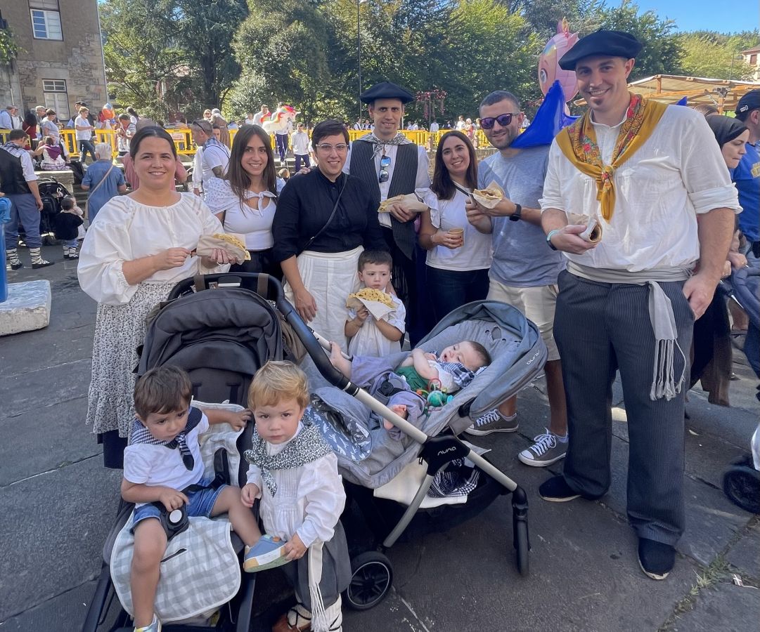 Las cuadrillas y familias viven un animado Herri Eguna