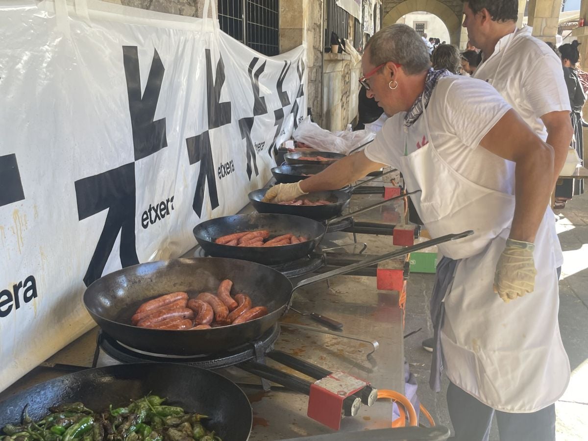 Las cuadrillas y familias viven un animado Herri Eguna