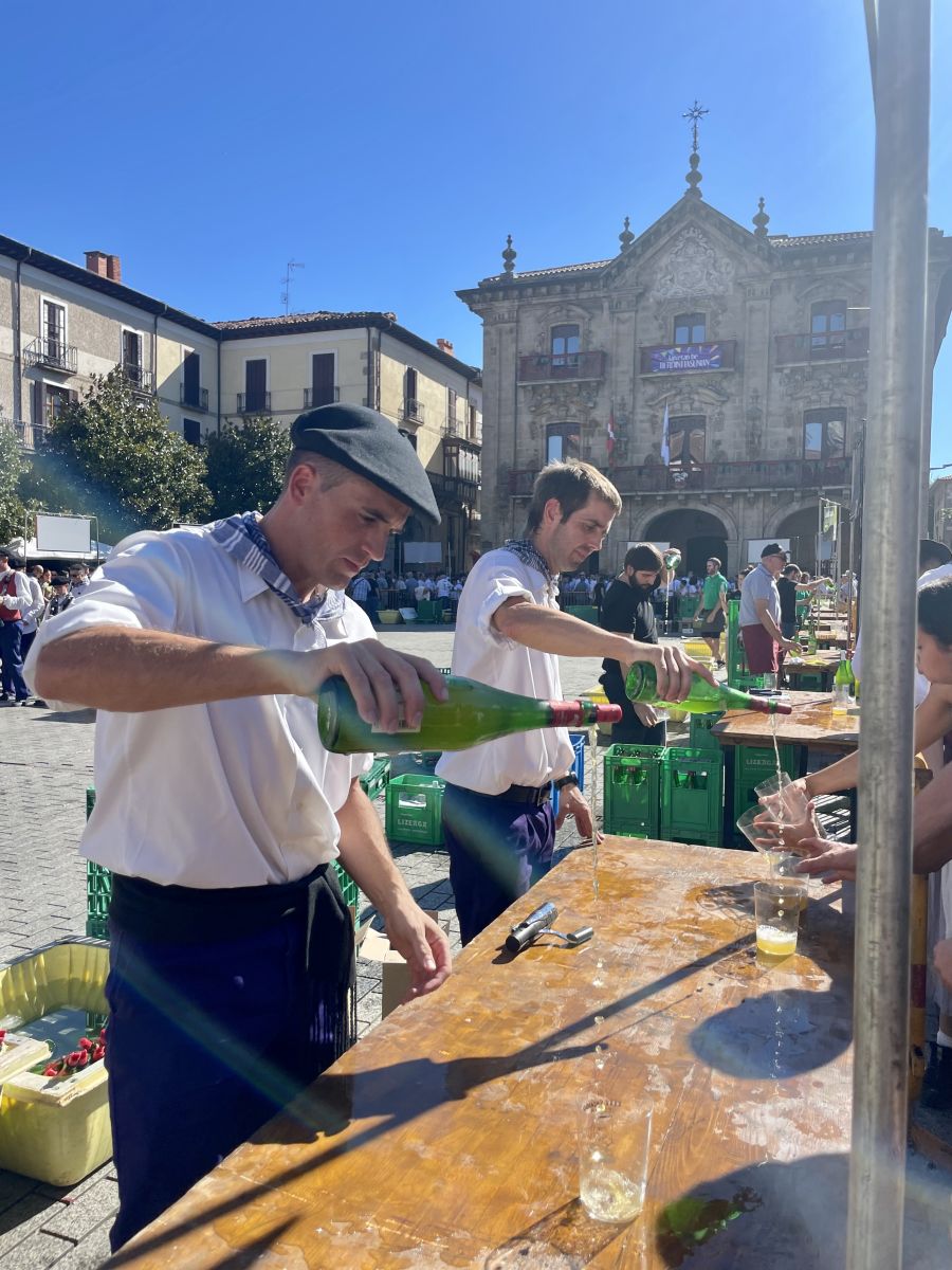 Las cuadrillas y familias viven un animado Herri Eguna