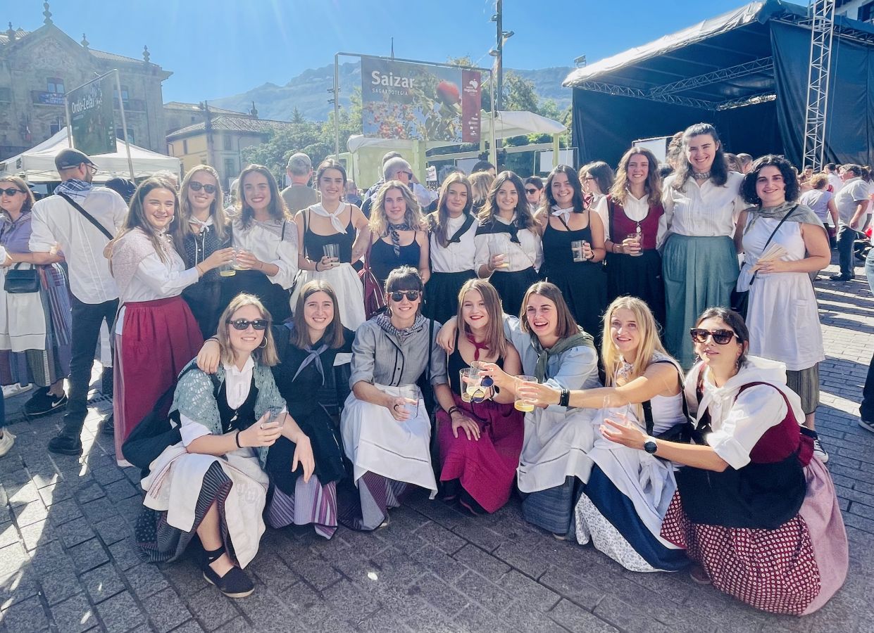 Las cuadrillas y familias viven un animado Herri Eguna