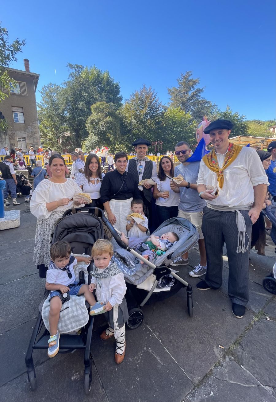 Las cuadrillas y familias viven un animado Herri Eguna