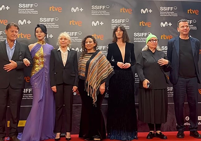 El jurado oficial con sus looks