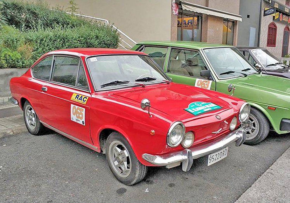 Vehículos clásicos en Urnieta en una edición anterior de la travesía.