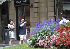 Turistas asiáticos en San Sebastián.