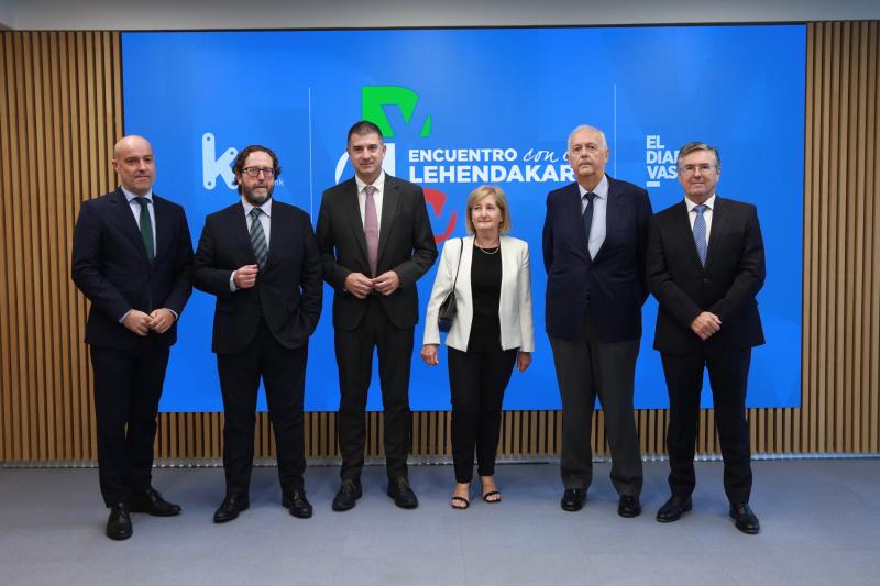 Mauri Arregi (presidente de la Cámara de Comercio de Gipuzkoa), Julio Díaz de Alda (DV), Jesús Valero (Tecnalia), Rosa Leal (vicepresidenta de Kutxabank), Josemi Martín Herrrera (Kutxabank) y Antonio Villar (consejero de Kutxabank).