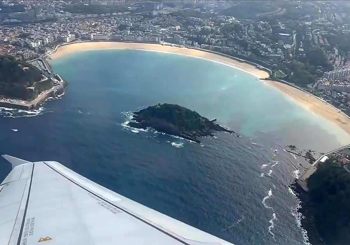 Las imágenes tomadas por José Antonio Navarro, pasajero del vuelo San Sebastián - Madrid.