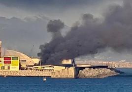 El incendio se ha desatado sobre las ocho y diez de este domingo.