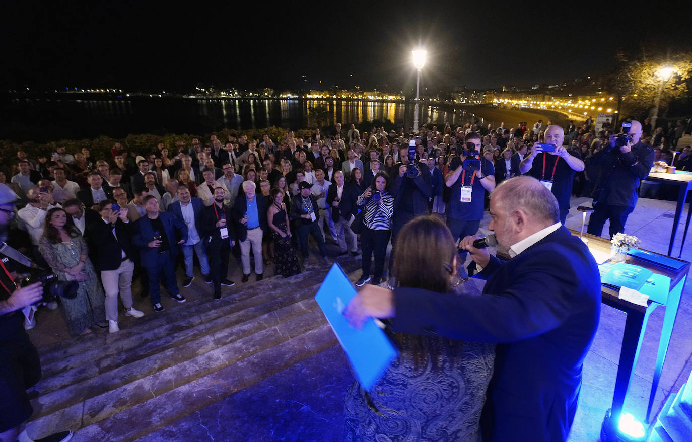 Homenaje a la familia Arbelaitz en el banquete de Miramar