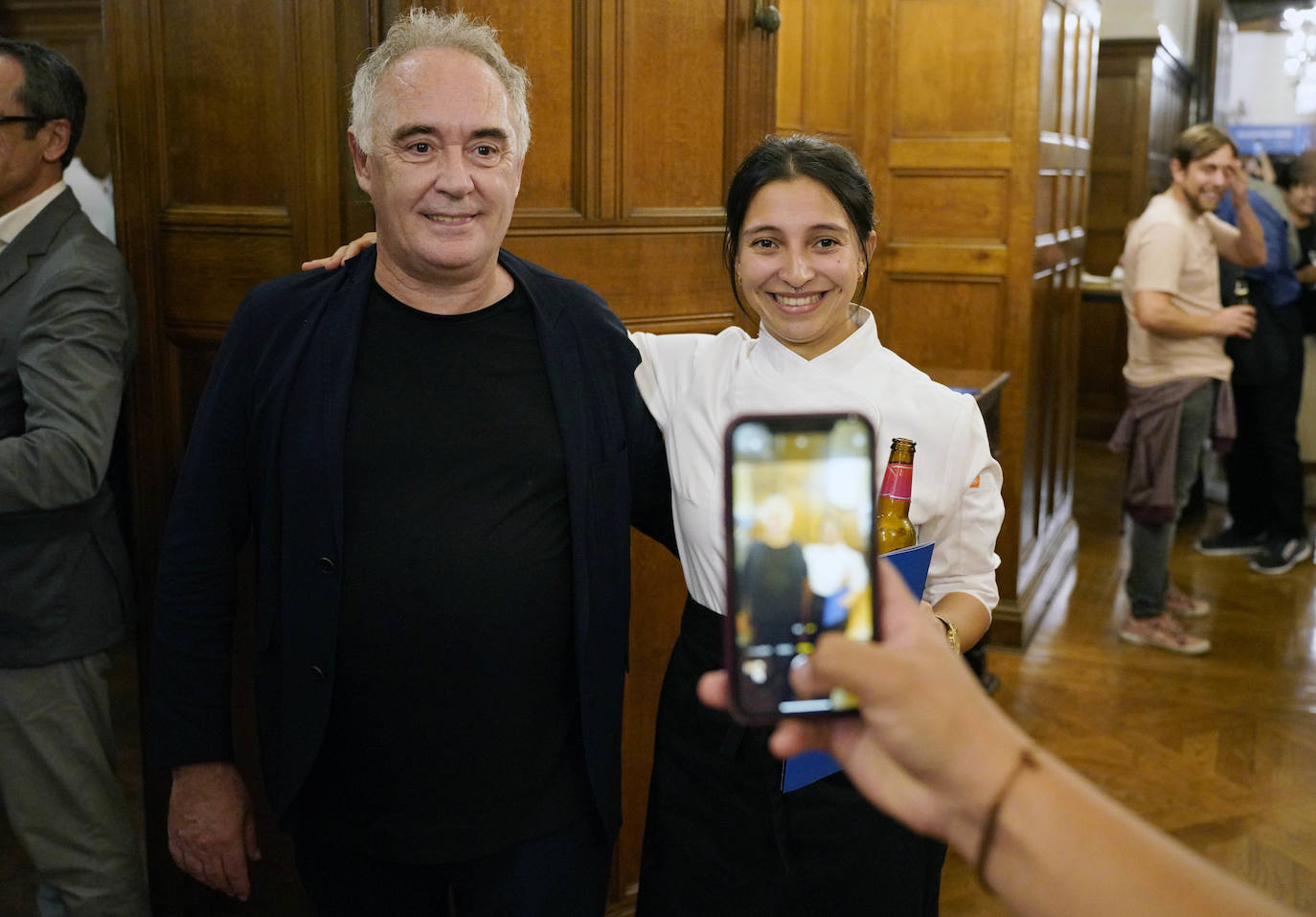 Homenaje a la familia Arbelaitz en el banquete de Miramar