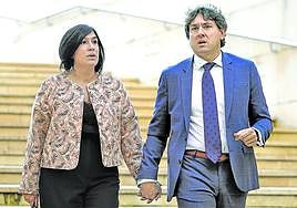 Andueza, en el aniversario de Confebask celebrado este lunes en Bilbao, acompañado de su pareja.