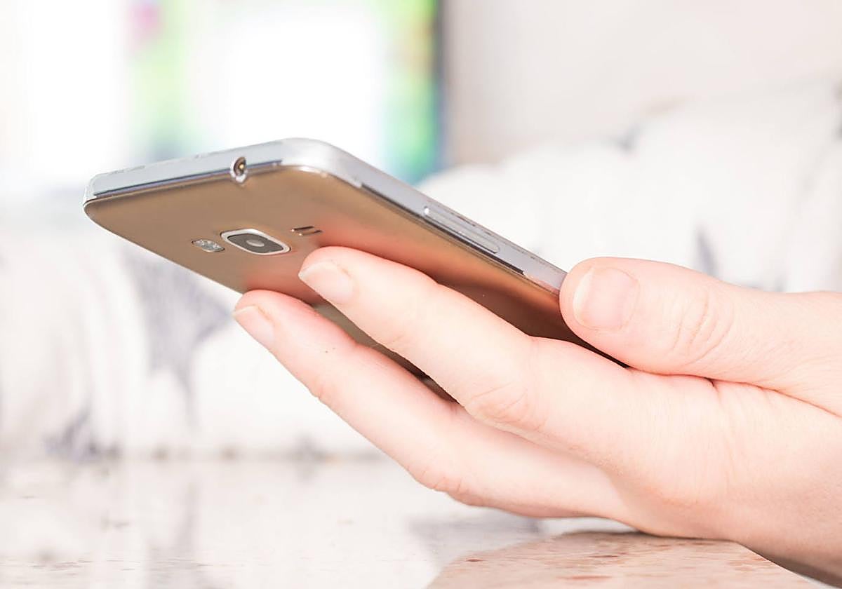 «Debemos evitar poner a cargar nuestros móviles por la noche»