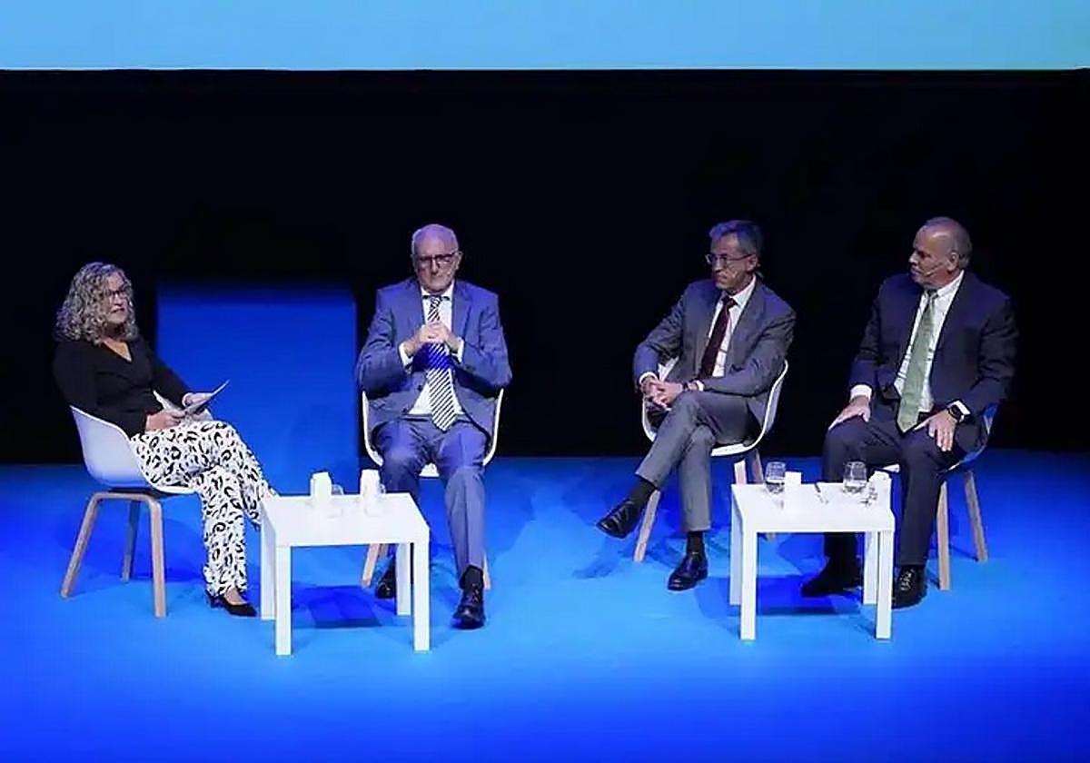 Isabel Busto, Andrés Arizkorreta, Jesús Arregui y Mario Ruiz-Tagle.