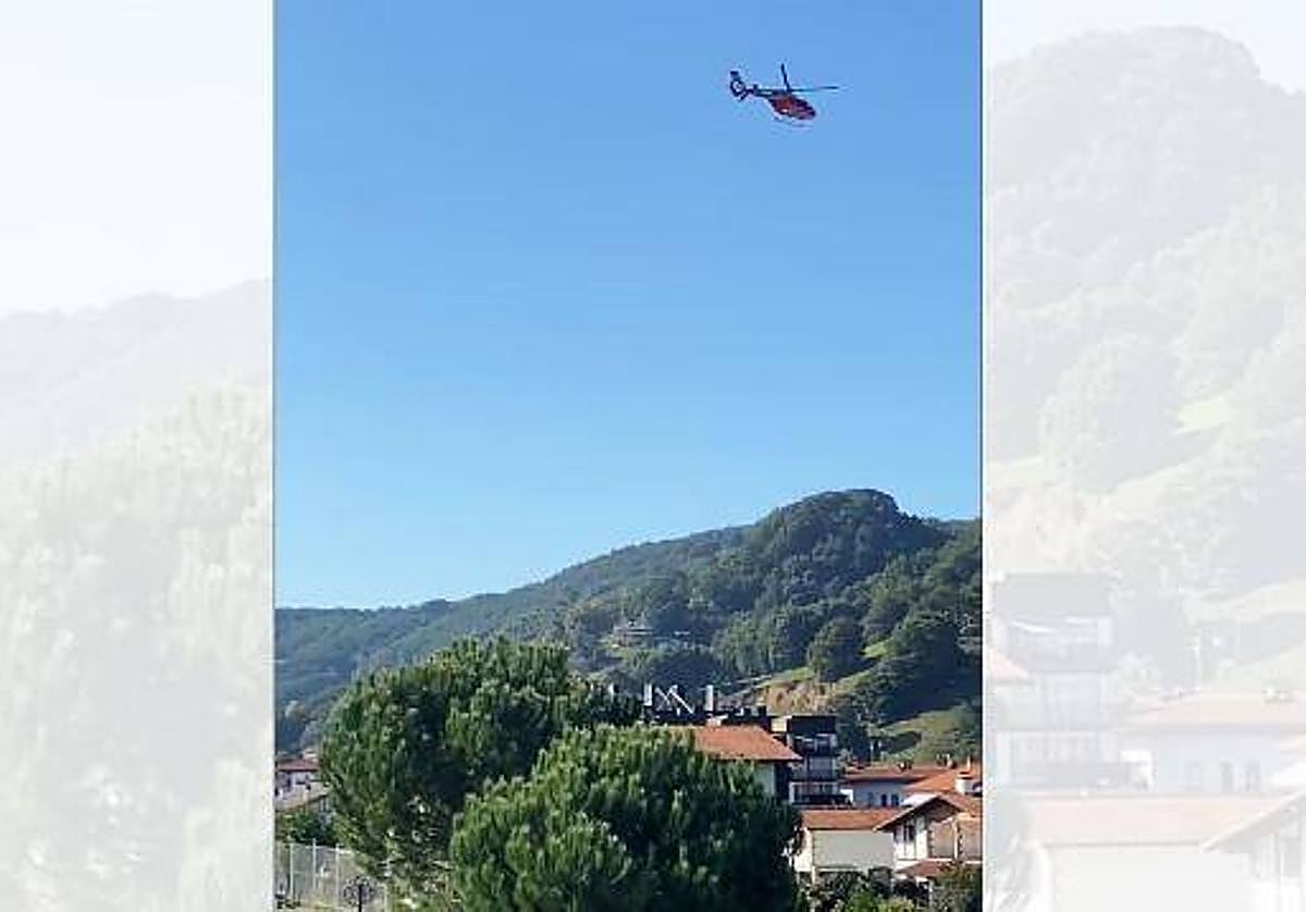 Helicóptero que trasladó a Kevin Vladimir Paredes al Hospital de Cruces, en Bilbao, tras el suceso