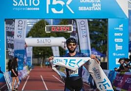 Peula entra en meta en la pasada edición de la Clásica Salto 15K.