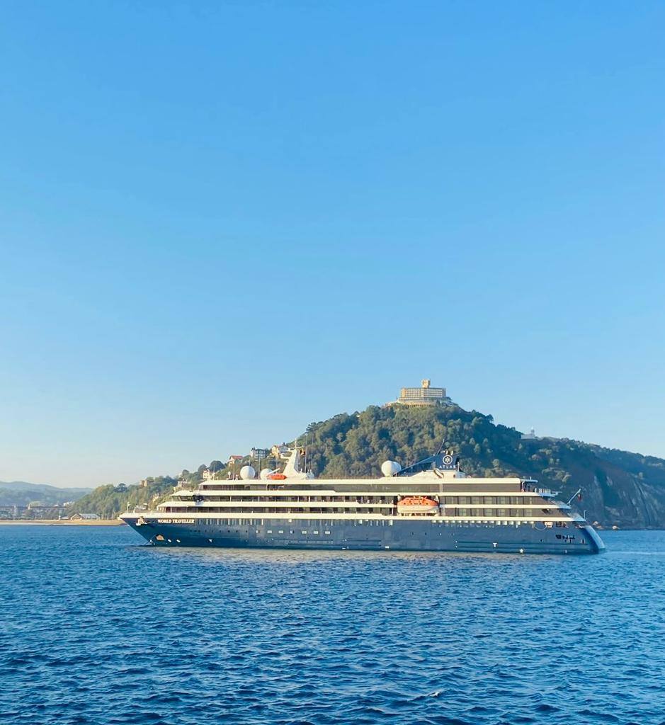 Un crucero en la bahía donostiarra